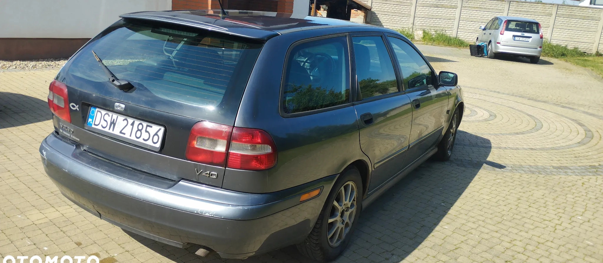 Volvo V40 cena 4000 przebieg: 381000, rok produkcji 2003 z Świebodzice małe 37